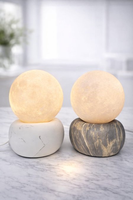 M8 تيبل لامب قمر صغير